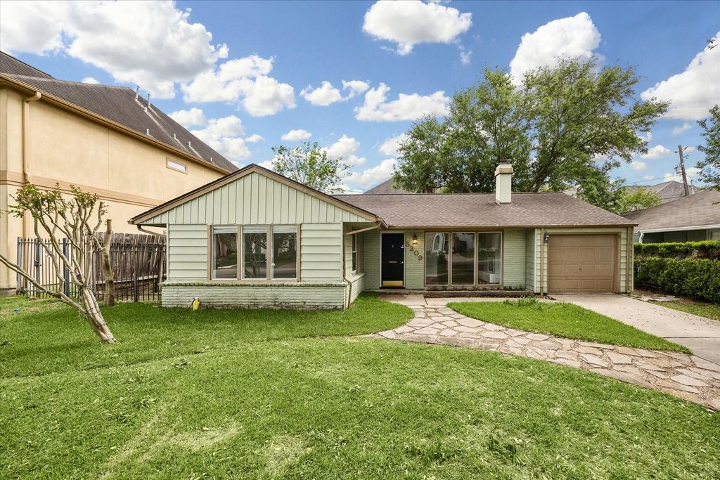 5209 Evergreen Street, Bellaire, TX 77401