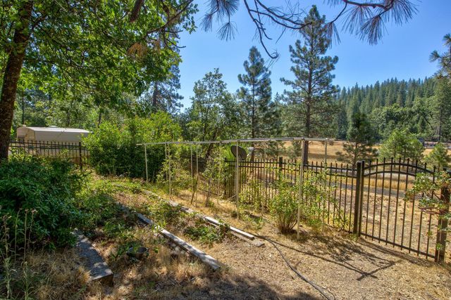105 Avery Sheep Ranch Rd, Avery, CA 95224