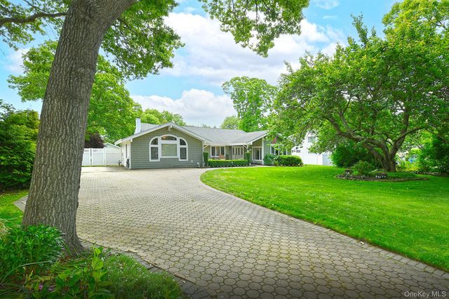 1019 Old Medford Avenue, Farmingville, NY 11738