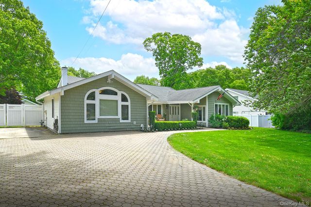1019 Old Medford Avenue, Farmingville, NY 11738