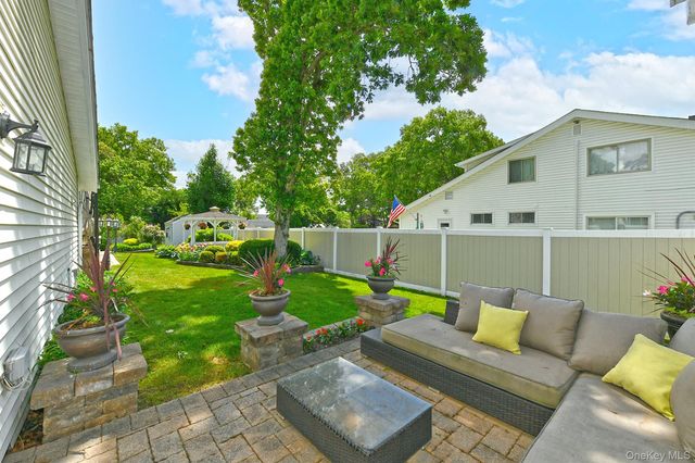 1019 Old Medford Avenue, Farmingville, NY 11738