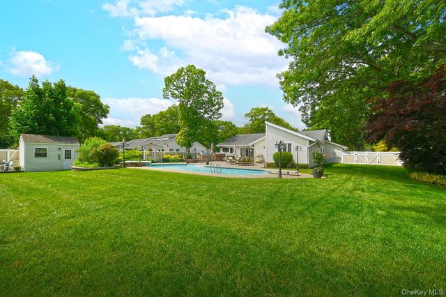 1019 Old Medford Avenue, Farmingville, NY 11738