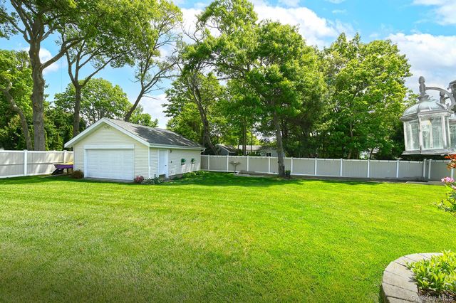 1019 Old Medford Avenue, Farmingville, NY 11738