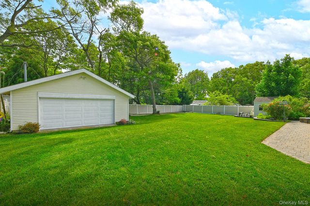 1019 Old Medford Avenue, Farmingville, NY 11738
