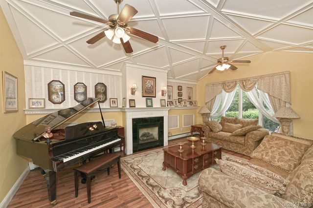 1019 Old Medford Avenue, Farmingville, NY 11738