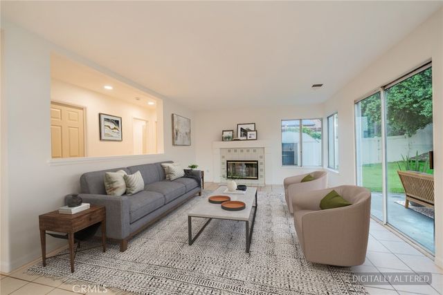 2674 La Morada, Rialto, CA 92377