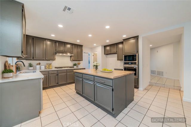 2674 La Morada, Rialto, CA 92377
