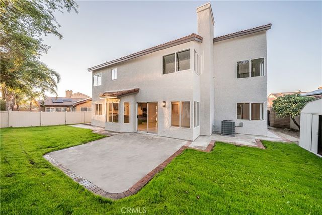 2674 La Morada, Rialto, CA 92377