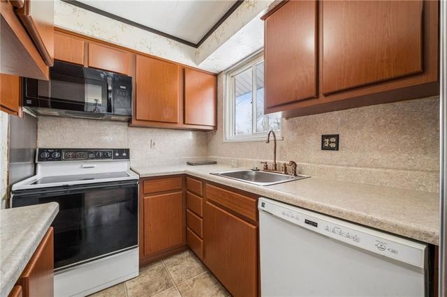 318 Dunbar Dr, Wilkins Twp, PA 15235