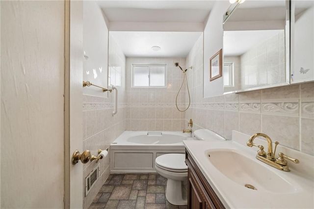 318 Dunbar Dr, Wilkins Twp, PA 15235