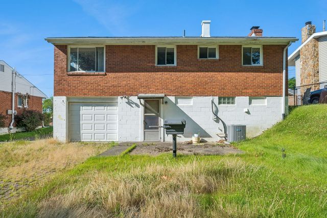318 Dunbar Dr, Wilkins Twp, PA 15235