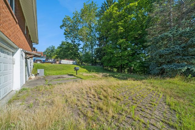318 Dunbar Dr, Wilkins Twp, PA 15235