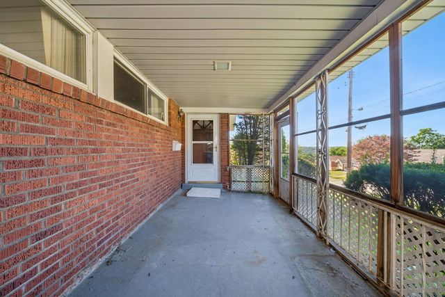 318 Dunbar Dr, Wilkins Twp, PA 15235