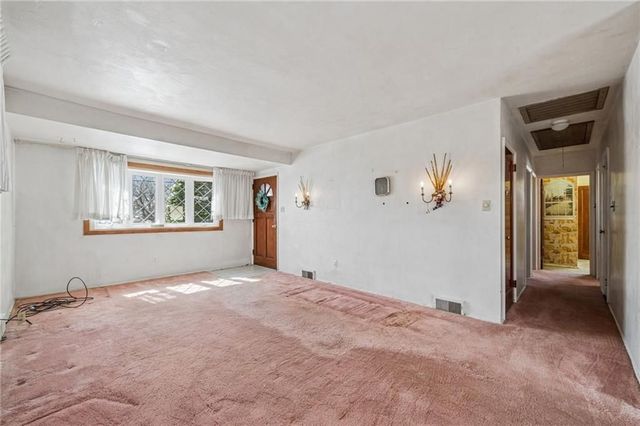 318 Dunbar Dr, Wilkins Twp, PA 15235