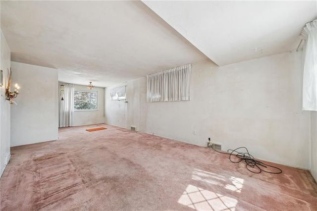 318 Dunbar Dr, Wilkins Twp, PA 15235