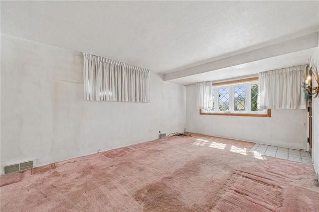318 Dunbar Dr, Wilkins Twp, PA 15235