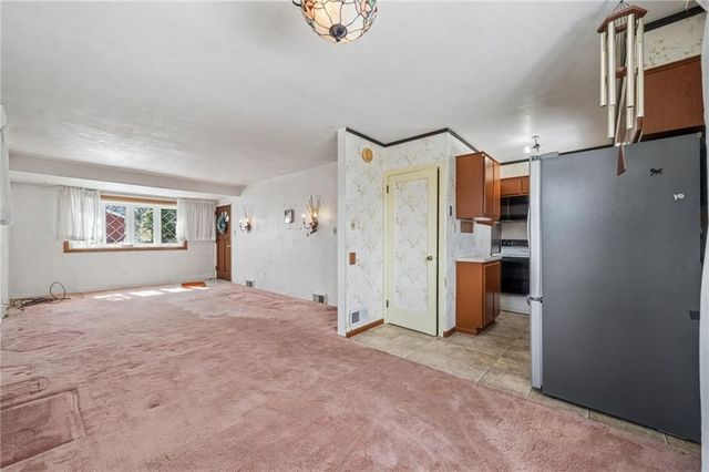 318 Dunbar Dr, Wilkins Twp, PA 15235