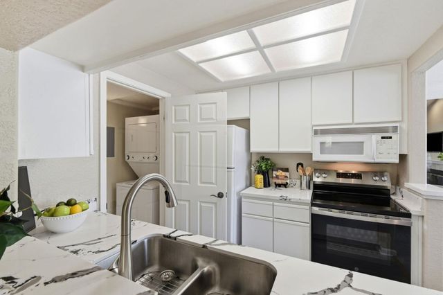 5928 Bridgeport Lake Way, San Jose, CA 95123
