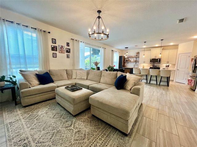 3704 W WYOMING AVENUE, Tampa, FL 33611