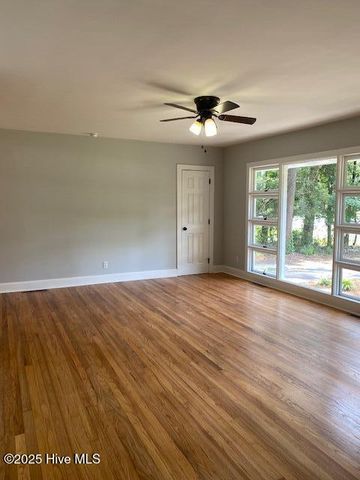 1507 Greenville Boulevard SE, Greenville, NC 27858