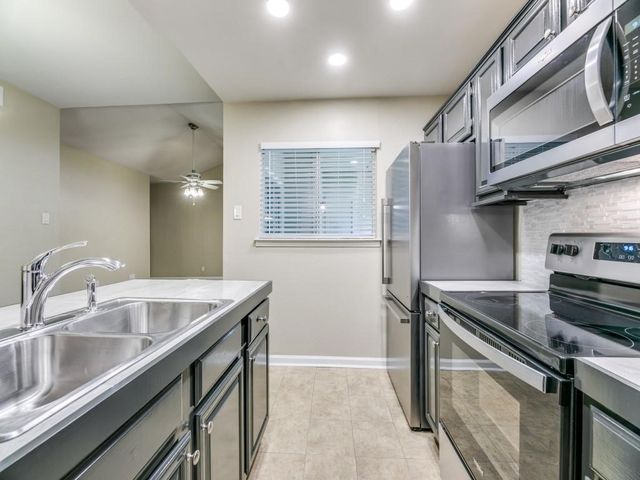 8601 Park Lane 221, Dallas, TX 75231