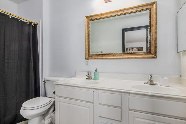 810 Hallmark Oak Street, Seabrook, TX 77586