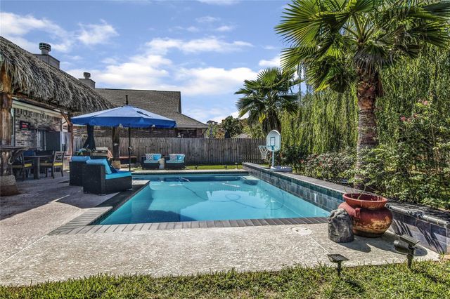 810 Hallmark Oak Street, Seabrook, TX 77586