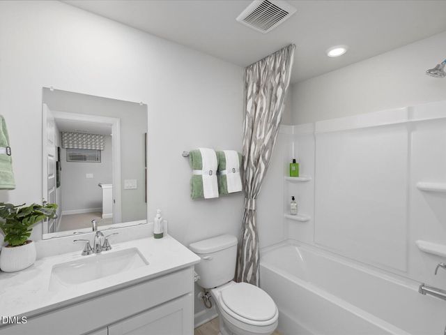829 Stream View Court, Mebane, NC 27302