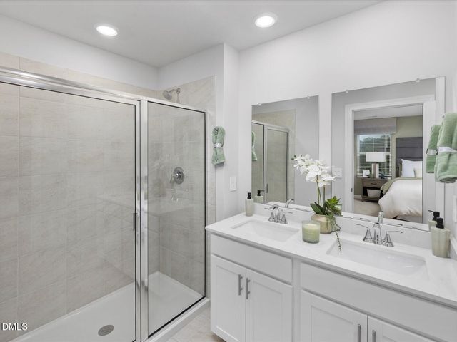 829 Stream View Court, Mebane, NC 27302