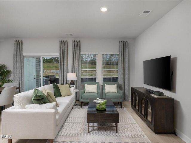 829 Stream View Court, Mebane, NC 27302