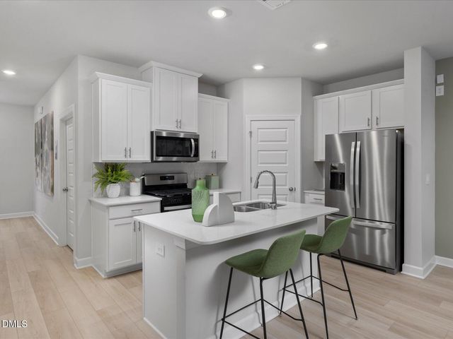 829 Stream View Court, Mebane, NC 27302