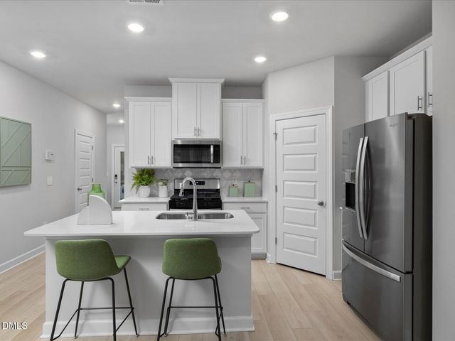 829 Stream View Court, Mebane, NC 27302
