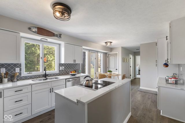 8815 Fathom Crest, Indianapolis, IN 46256