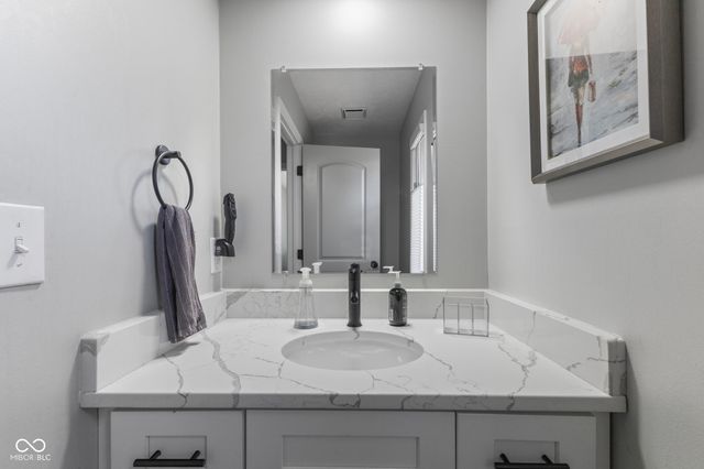 8815 Fathom Crest, Indianapolis, IN 46256