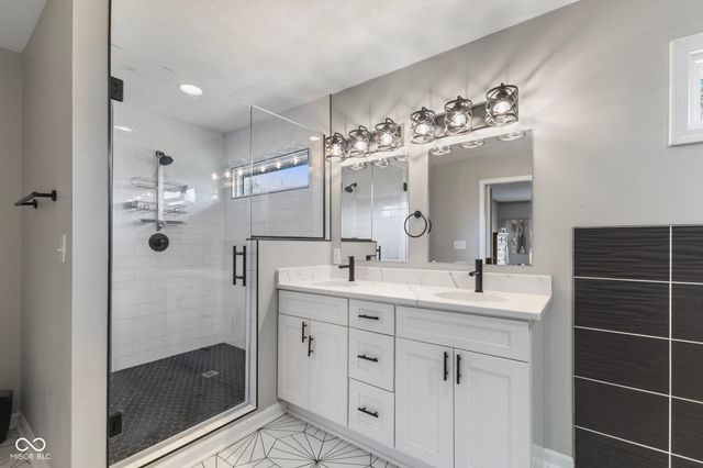 8815 Fathom Crest, Indianapolis, IN 46256