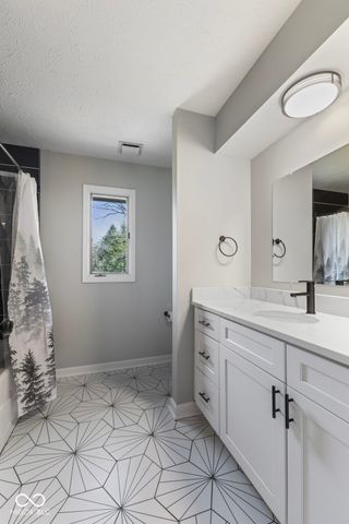 8815 Fathom Crest, Indianapolis, IN 46256