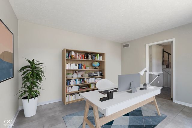 8815 Fathom Crest, Indianapolis, IN 46256