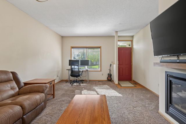 8983 Sawgrass Glen N, Maple Grove, MN 55311