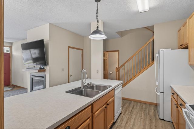 8983 Sawgrass Glen N, Maple Grove, MN 55311