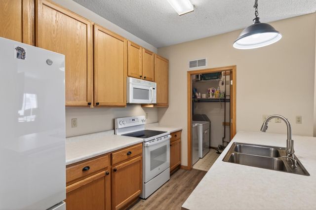 8983 Sawgrass Glen N, Maple Grove, MN 55311