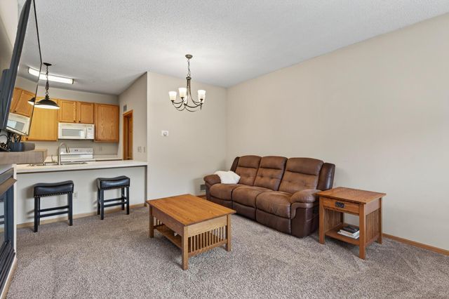 8983 Sawgrass Glen N, Maple Grove, MN 55311
