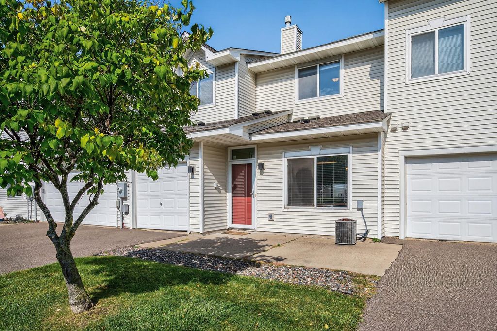 8983 Sawgrass Glen N, Maple Grove, MN 55311