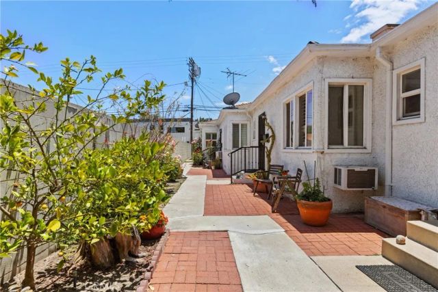 14618 Moorpark Street D, Sherman Oaks, CA 91403