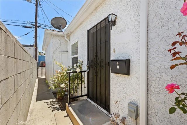 14618 Moorpark Street D, Sherman Oaks, CA 91403