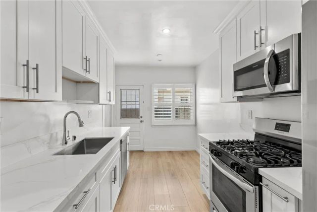 14618 Moorpark Street D, Sherman Oaks, CA 91403
