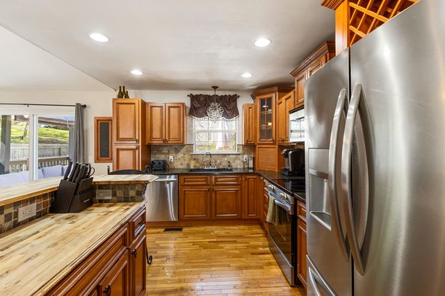 5701 Knotty Pine Drive, Ooltewah, TN 37363