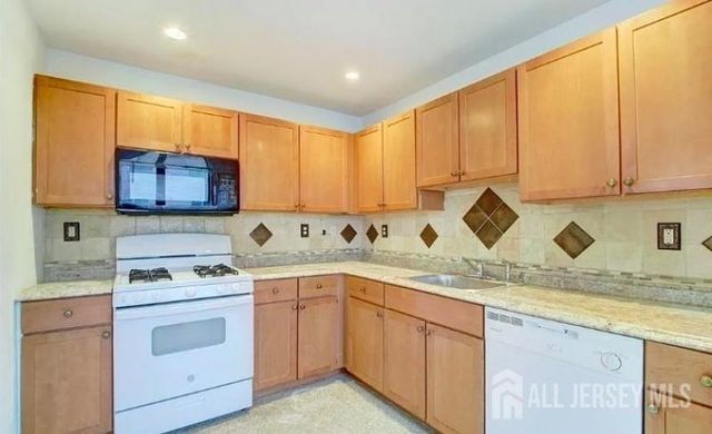 500 Great Beds Court, Perth Amboy, NJ 08861