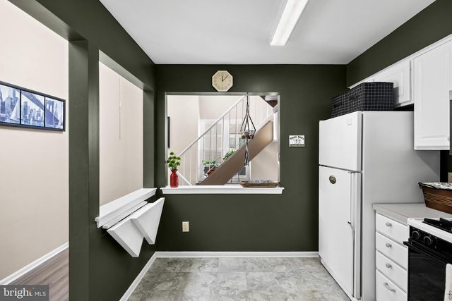 606-B SAXONY DR, Mount Laurel, NJ 08054