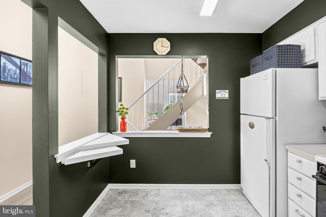 606-B SAXONY DR, Mount Laurel, NJ 08054