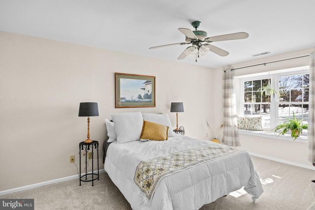 606-B SAXONY DR, Mount Laurel, NJ 08054